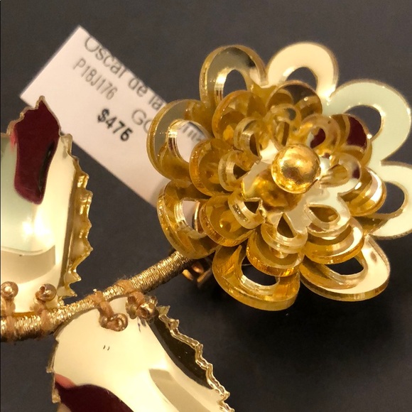 ❌NOT FOR SALE❌OSCAR DE LA RENTA AUTHENTIC FLOWER - Picture 3 of 8